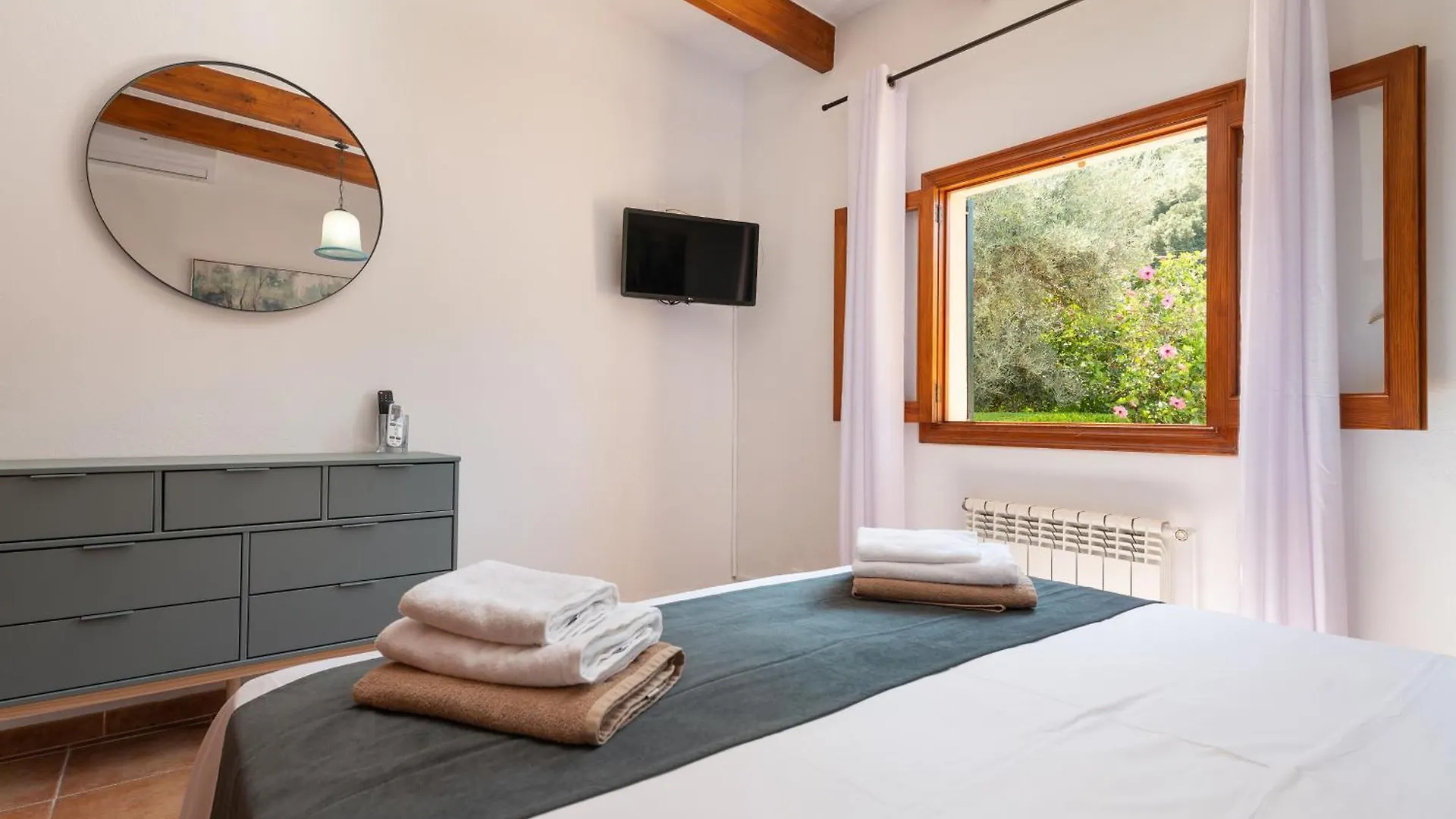 Villa Pont Romà - El Camp Redo - de Pollença con piscina, WIFI, AC